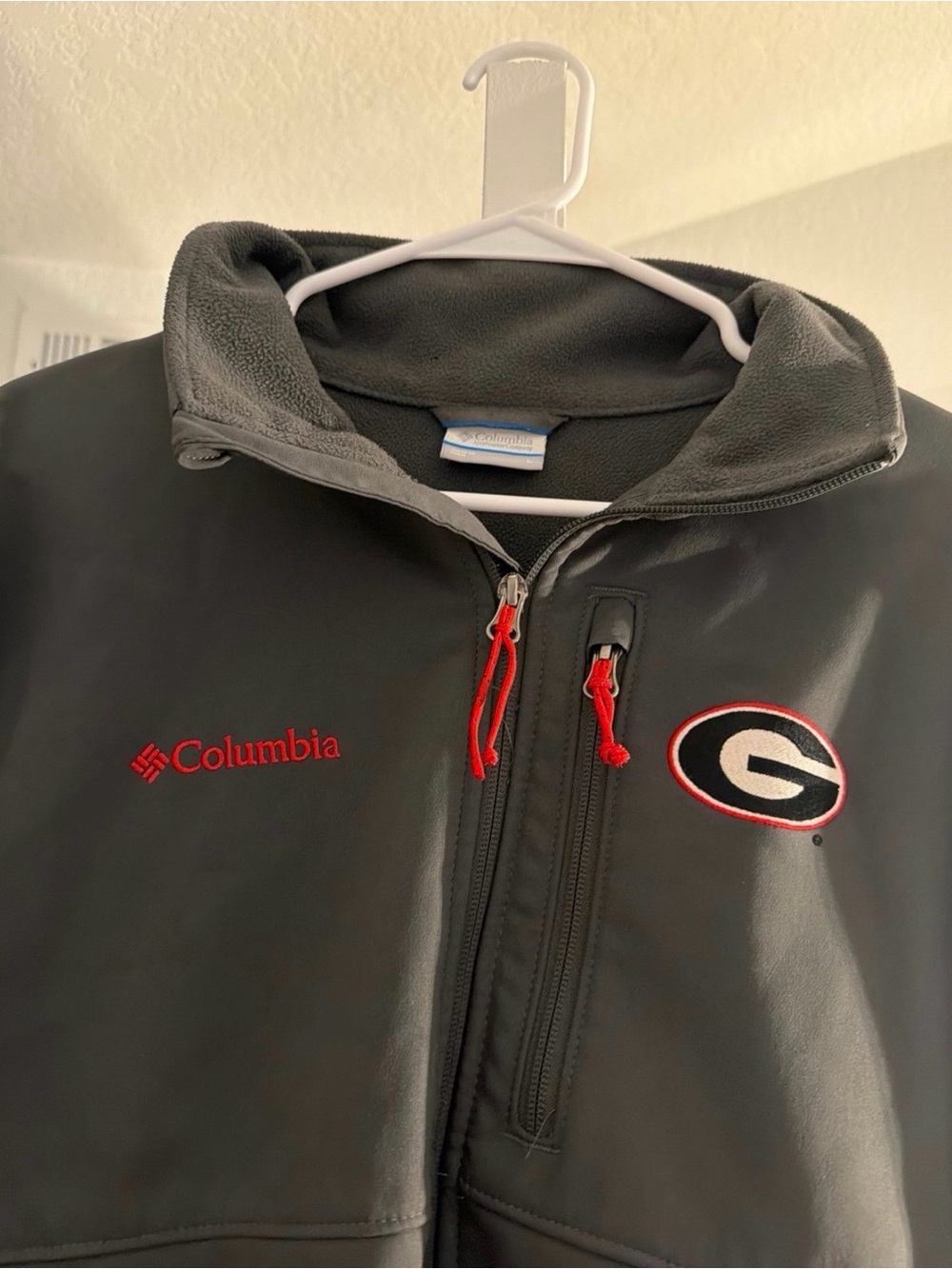 University of Georgia UGA Bulldogs Columbia Zip Up Jacket. Size Large